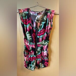 Women floral dress, short length with pockets like new size lg